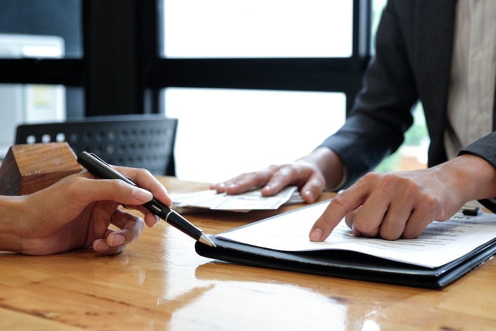 Comment réduire les commissions des mandataires immobiliers lors de la vente de son bien ?