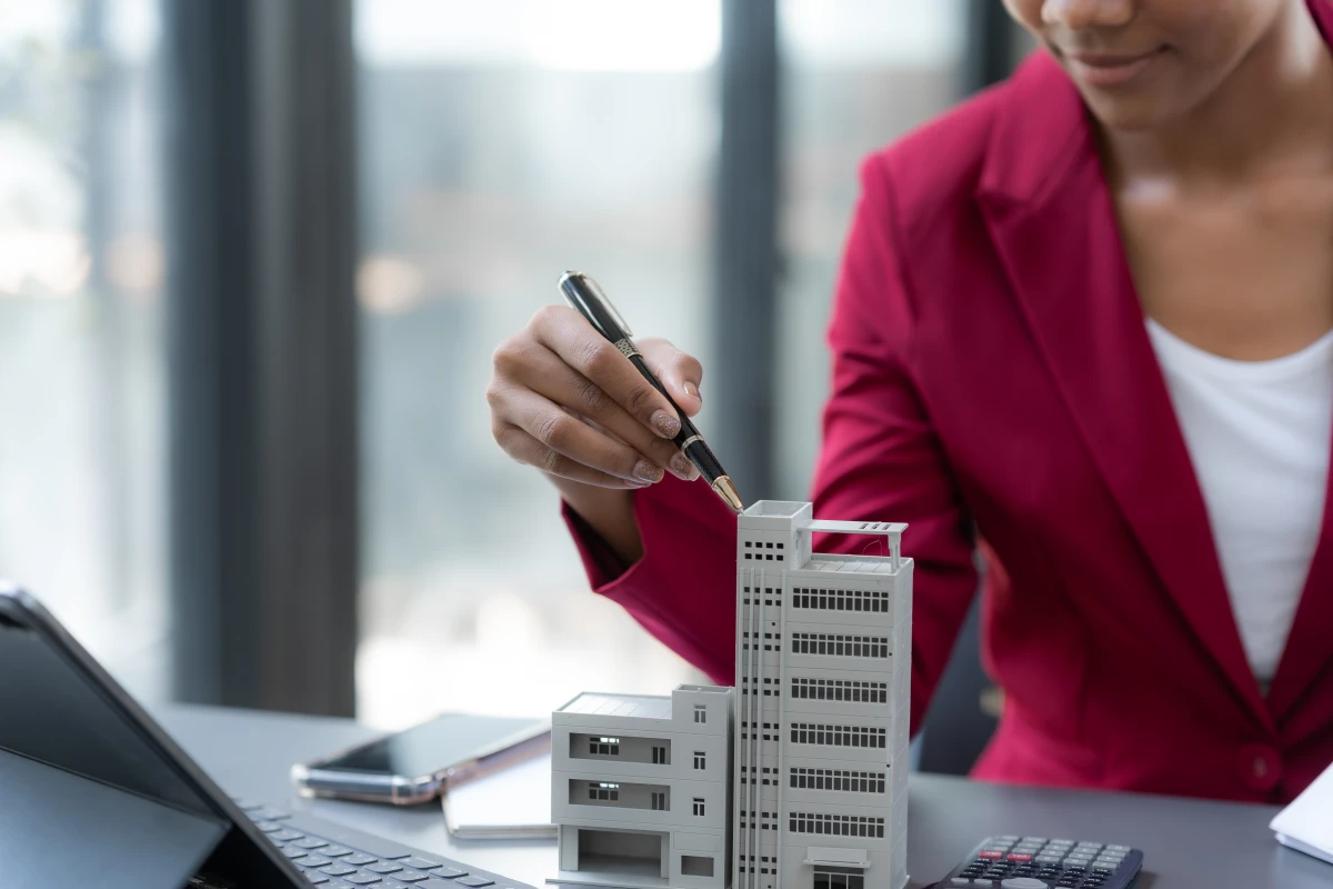 Estimation local commercial : comprendre les enjeux du prix de vente vide ou en location